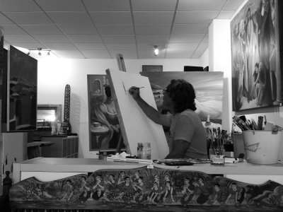 Cyrus Karamjani during art working